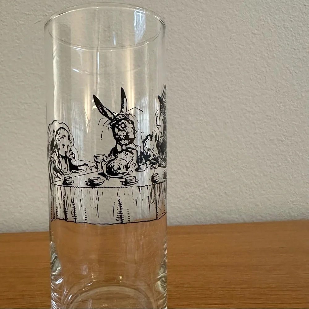 Fishs Eddy Alice in Wonderland Drinking Glass - Tumbler - EXCELLENT CONDITION - Picture 3 of 3